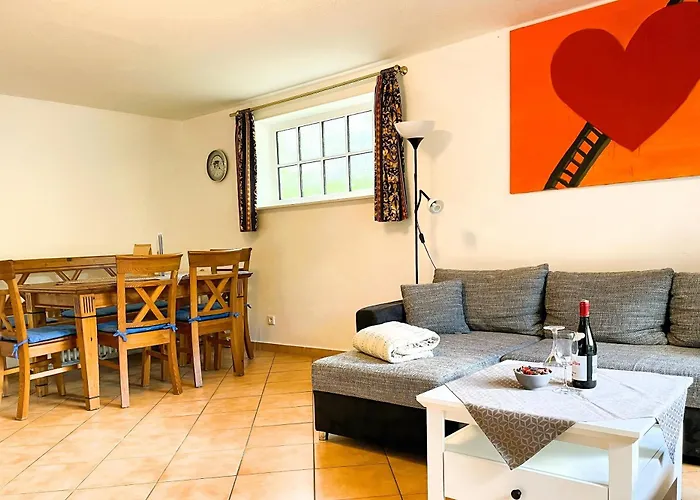 Semesterbostad Hannah, Schmalstieg